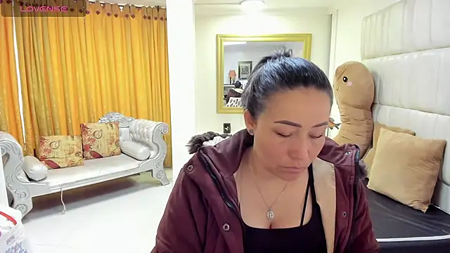 Snapshot of gaby_trent chatting on 02-27-25, 03:05 gaby trent online show from 02-27-25, 03:05