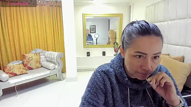 Snapshot of gaby_trent chatting on 03-06-25, 01:03 gaby trent online show from 03-06-25, 01:03