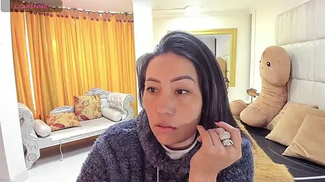 Snapshot of gaby_trent chatting on 03-11-25, 12:39 gaby trent online show from 03-11-25, 12:39