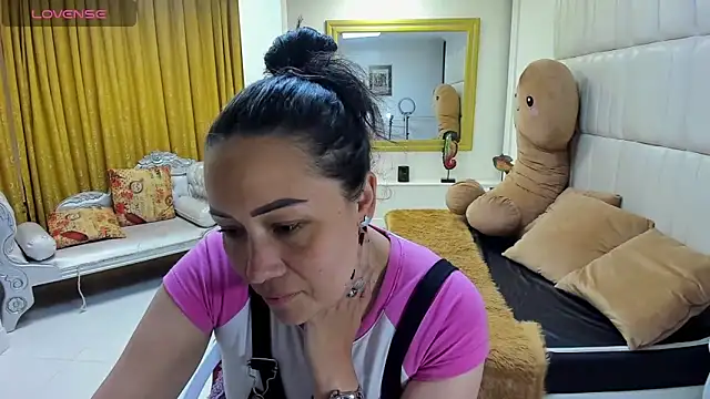 Snapshot of gaby_trent chatting on 03-14-25, 01:02 gaby trent online show from 03-14-25, 01:02