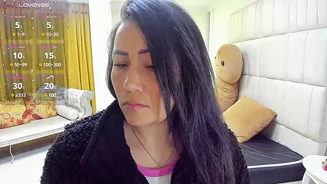 Snapshot of gaby_trent chatting on 03-19-25, 08:11 gaby trent online show from 03-19-25, 08:11