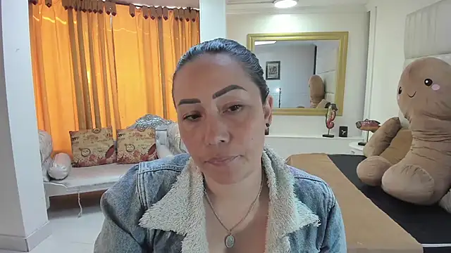 Snapshot of gaby_trent chatting on 09-16-25, 01:56 gaby trent online show from 09-16-25, 01:56