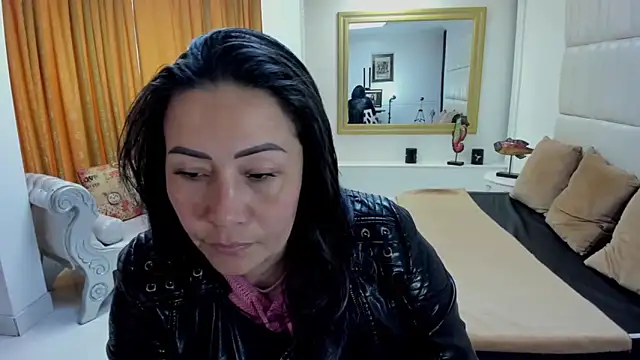 Snapshot of gaby_trent chatting on 09-29-25, 01:49 gaby trent online show from 09-29-25, 01:49