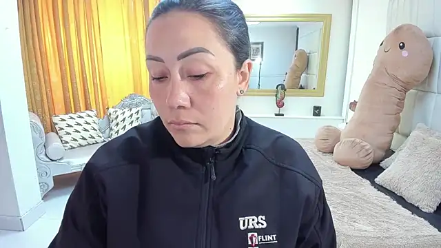 Snapshot of gaby_trent chatting on 11-07-25, 12:49 gaby trent online show from 11-07-25, 12:49