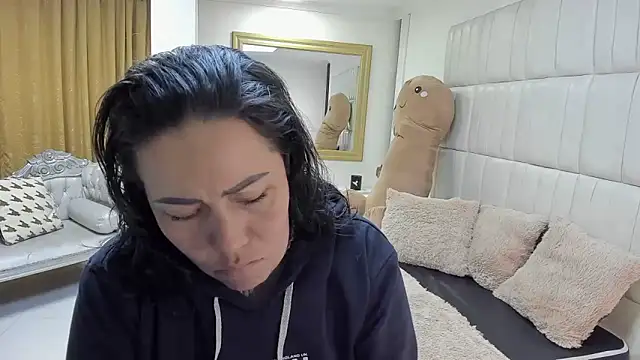 Snapshot of gaby_trent chatting on 12-17-25, 11:38 gaby trent online show from 12-17-25, 11:38