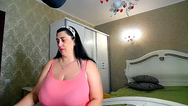 Snapshot of Evelyn_Shy chatting on 01-28-25, 06:49 Evelyn Shy online show from 01-28-25, 06:49