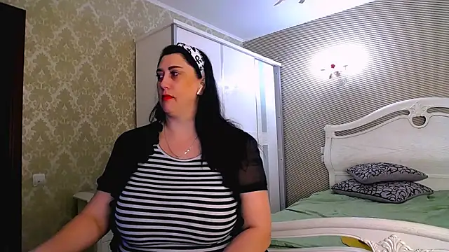 Snapshot of Evelyn_Shy chatting on 02-25-25, 07:09 Evelyn Shy online show from 02-25-25, 07:09