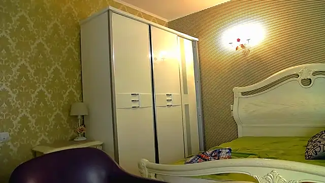 Snapshot of Evelyn_Shy chatting on 02-28-25, 01:25 Evelyn Shy online show from 02-28-25, 01:25