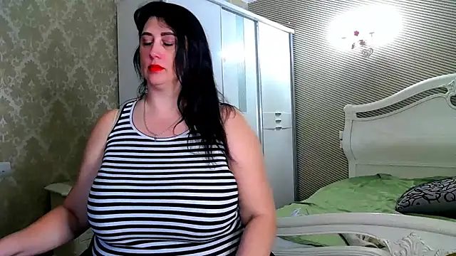 Snapshot of Evelyn_Shy chatting on 03-12-25, 10:05 Evelyn Shy online show from 03-12-25, 10:05