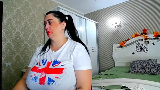 Snapshot of Evelyn_Shy chatting on 11-07-25, 07:19 Evelyn Shy online show from 11-07-25, 07:19