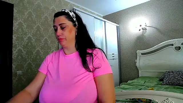 Snapshot of Evelyn_Shy chatting on 11-14-25, 07:29 Evelyn Shy online show from 11-14-25, 07:29