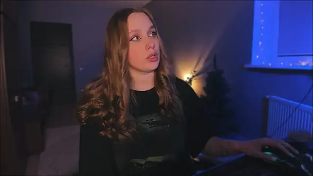 Snapshot of Rachel_Ro chatting on 12-15-24, 09:53 Rachel Ro online show from 12-15-24, 09:53