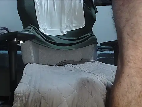 Snapshot of br23cock chatting on 12-04-25, 02:04 br23cock online show from 12-04-25, 02:04