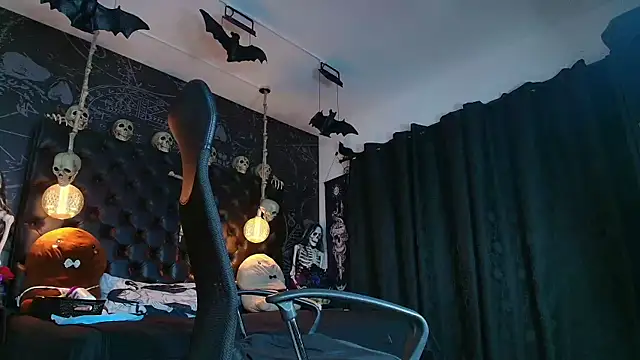 AlexHoe  online show from 11-06-25, 06:42