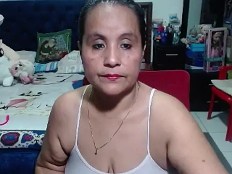 Snapshot of pervert_mommy_ chatting on 01-08-25, 11:10 pervert mommy  online show from 01-08-25, 11:10