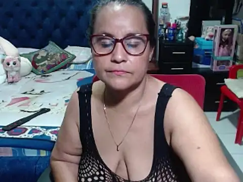 Snapshot of pervert_mommy_ chatting on 01-13-25, 02:53 pervert mommy  online show from 01-13-25, 02:53