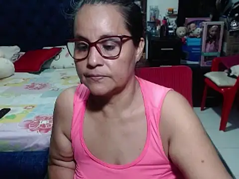 Snapshot of pervert_mommy_ chatting on 01-26-25, 03:14 pervert mommy  online show from 01-26-25, 03:14