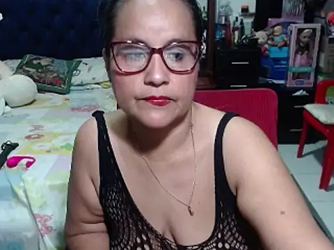 Snapshot of pervert_mommy_ chatting on 02-04-25, 12:44 pervert mommy  online show from 02-04-25, 12:44