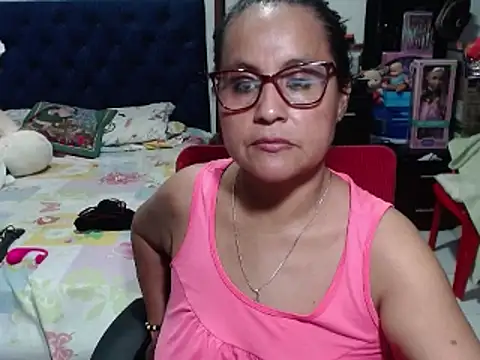Snapshot of pervert_mommy_ chatting on 02-04-25, 03:47 pervert mommy  online show from 02-04-25, 03:47