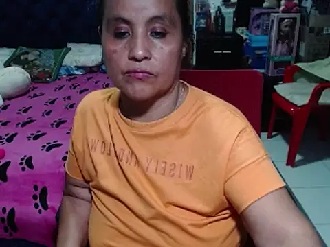 Snapshot of pervert_mommy_ chatting on 02-15-25, 01:38 pervert mommy  online show from 02-15-25, 01:38