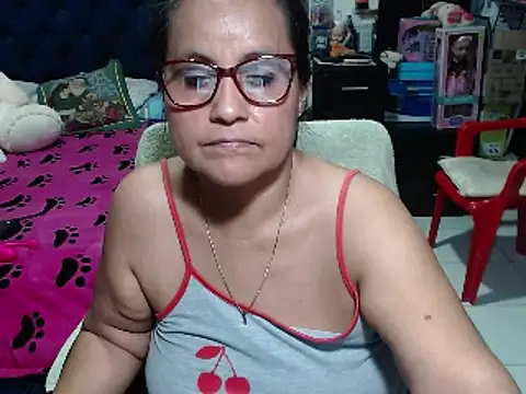 Snapshot of pervert_mommy_ chatting on 02-18-25, 02:27 pervert mommy  online show from 02-18-25, 02:27