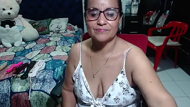 Snapshot of pervert_mommy_ chatting on 03-18-25, 12:47 pervert mommy  online show from 03-18-25, 12:47