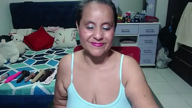 Snapshot of pervert_mommy_ chatting on 10-11-25, 11:09 pervert mommy  online show from 10-11-25, 11:09
