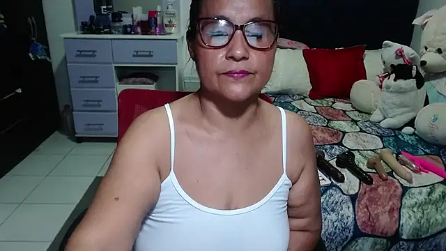 Snapshot of pervert_mommy_ chatting on 10-22-25, 12:16 pervert mommy  online show from 10-22-25, 12:16