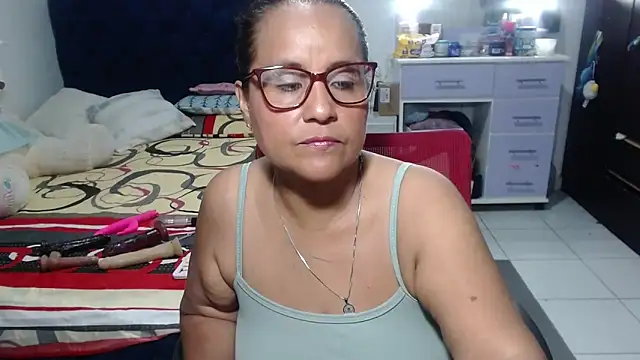 Snapshot of pervert_mommy_ chatting on 04-29-26, 10:08 pervert mommy online show from 04-29-26, 10:08