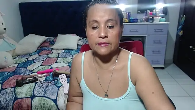 Snapshot of pervert_mommy_ chatting on 05-05-26, 09:50 pervert mommy online show from 05-05-26, 09:50