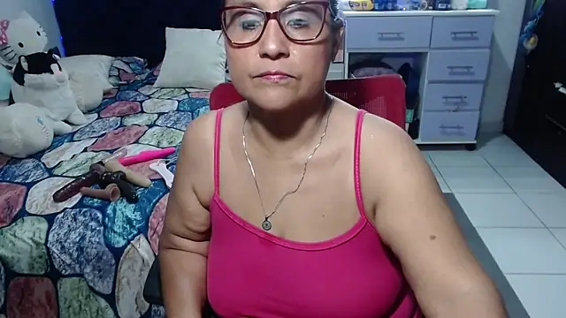 Snapshot of pervert_mommy_ chatting on 05-06-26, 10:09 pervert mommy online show from 05-06-26, 10:09