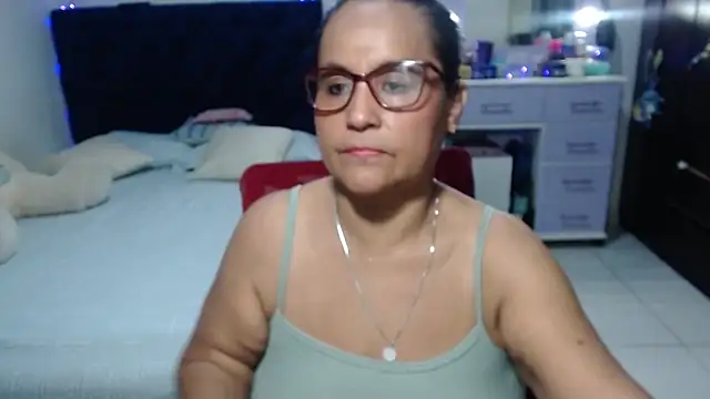 Snapshot of pervert_mommy_ chatting on 05-11-26, 10:32 pervert mommy online show from 05-11-26, 10:32