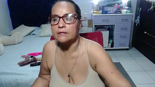 Snapshot of pervert_mommy_ chatting on 05-13-26, 10:34 pervert mommy online show from 05-13-26, 10:34