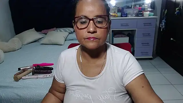 Snapshot of pervert_mommy_ chatting on 05-14-26, 11:50 pervert mommy online show from 05-14-26, 11:50