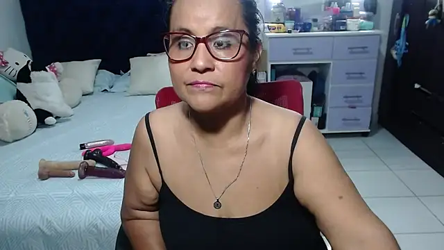Snapshot of pervert_mommy_ chatting on 05-15-26, 10:33 pervert mommy online show from 05-15-26, 10:33