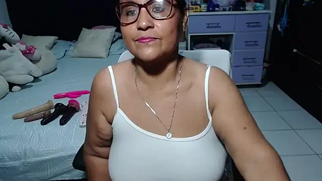 Snapshot of pervert_mommy_ chatting on 05-16-26, 10:01 pervert mommy online show from 05-16-26, 10:01