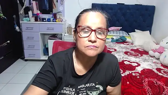Snapshot of pervert_mommy_ chatting on 05-22-26, 02:12 pervert mommy online show from 05-22-26, 02:12