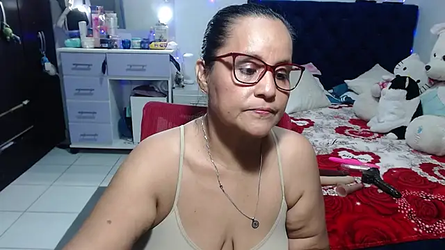 Snapshot of pervert_mommy_ chatting on 05-25-26, 09:37 pervert mommy online show from 05-25-26, 09:37