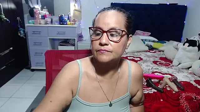Snapshot of pervert_mommy_ chatting on 05-26-26, 10:33 pervert mommy online show from 05-26-26, 10:33