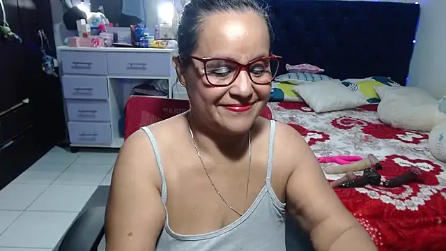 Snapshot of pervert_mommy_ chatting on 05-27-26, 11:07 pervert mommy online show from 05-27-26, 11:07