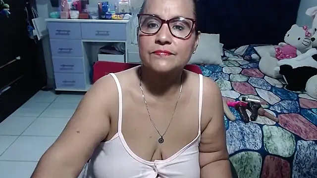 Snapshot of pervert_mommy_ chatting on 06-01-26, 09:44 pervert mommy online show from 06-01-26, 09:44