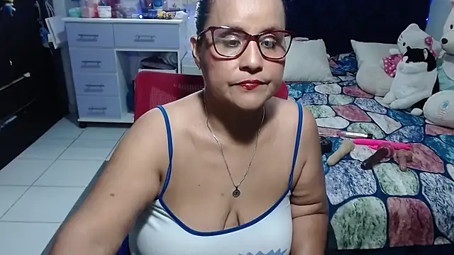 Snapshot of pervert_mommy_ chatting on 06-02-26, 09:33 pervert mommy online show from 06-02-26, 09:33