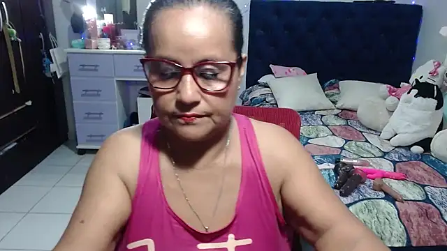 Snapshot of pervert_mommy_ chatting on 06-03-26, 10:18 pervert mommy online show from 06-03-26, 10:18
