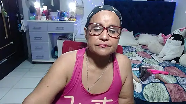 Snapshot of pervert_mommy_ chatting on 06-03-26, 02:33 pervert mommy online show from 06-03-26, 02:33