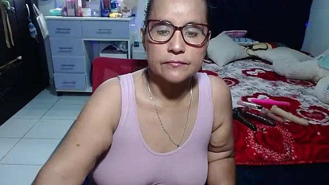 Snapshot of pervert_mommy_ chatting on 06-11-26, 09:51 pervert mommy online show from 06-11-26, 09:51