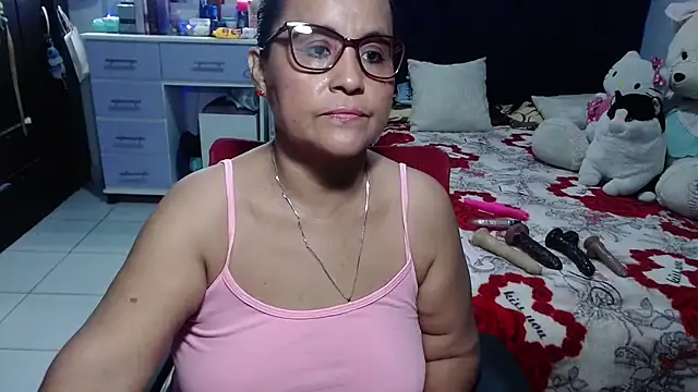 Snapshot of pervert_mommy_ chatting on 06-12-26, 09:30 pervert mommy online show from 06-12-26, 09:30