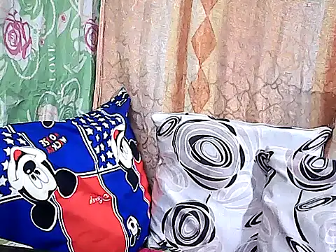 Snapshot of hotwetgran chatting on 11-18-25, 12:20 hotwetgran online show from 11-18-25, 12:20