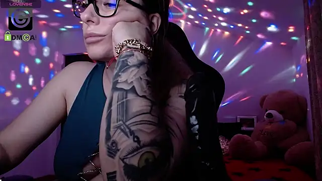 Snapshot of SonyaDevon chatting on 12-28-24, 10:58 SonyaDevon online show from 12-28-24, 10:58