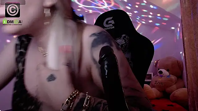 Snapshot of SonyaDevon chatting on 12-31-24, 10:58 SonyaDevon online show from 12-31-24, 10:58