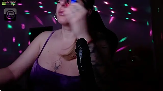 Snapshot of SonyaDevon chatting on 01-08-25, 04:12 SonyaDevon online show from 01-08-25, 04:12